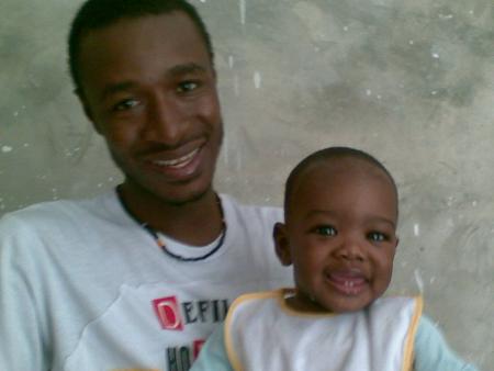 slt lui c est   I2SA il est tout pour moi il est mon grand frere et il reve hunnnn..........;